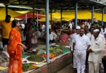 शेतकऱ्यांचे होणारे हाल कदापही सहन करणार नाही ; आमदार अवताडे यांनी नगरपालिका प्रशासनास सुनावले