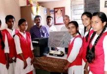 अनुकरणीय ; विद्यार्थ्यांना शैक्षणिक साहित्य व शाळेस संगणक संचाची भेट