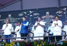 दुष्काळी तालुका हा कलंक पुसण्यासाठी पुन्हा एकदा आवताडे यांना आशीर्वाद द्या- देवेंद्र फडणवीस