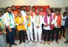 दे धक्का ! अनिल सावंत यांचे धक्का तंत्र सुरूच ; भगीरथ भालकेंवर नाराज होत काँग्रेसच्या पदाधिकाऱ्यांचा अनिल सावंतांना पाठिंबा