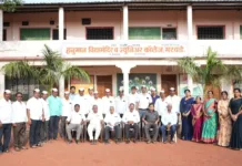 सप्तरंगी आठवणी ; तब्बल तीस वर्षानंतर एकत्र येत जाग्या केल्या शाळेतील जुन्या आठवणी