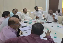 म्हैसाळ योजनेतील पाणी वितरणात मंगळवेढ्यावर अन्याय ; आमदार आवताडेंकडून अन्याय खपवून घेणार नसल्याचा अधिकाऱ्यांना इशारा